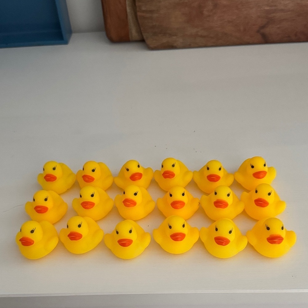 Set of Yellow Rubber Duckies (18)